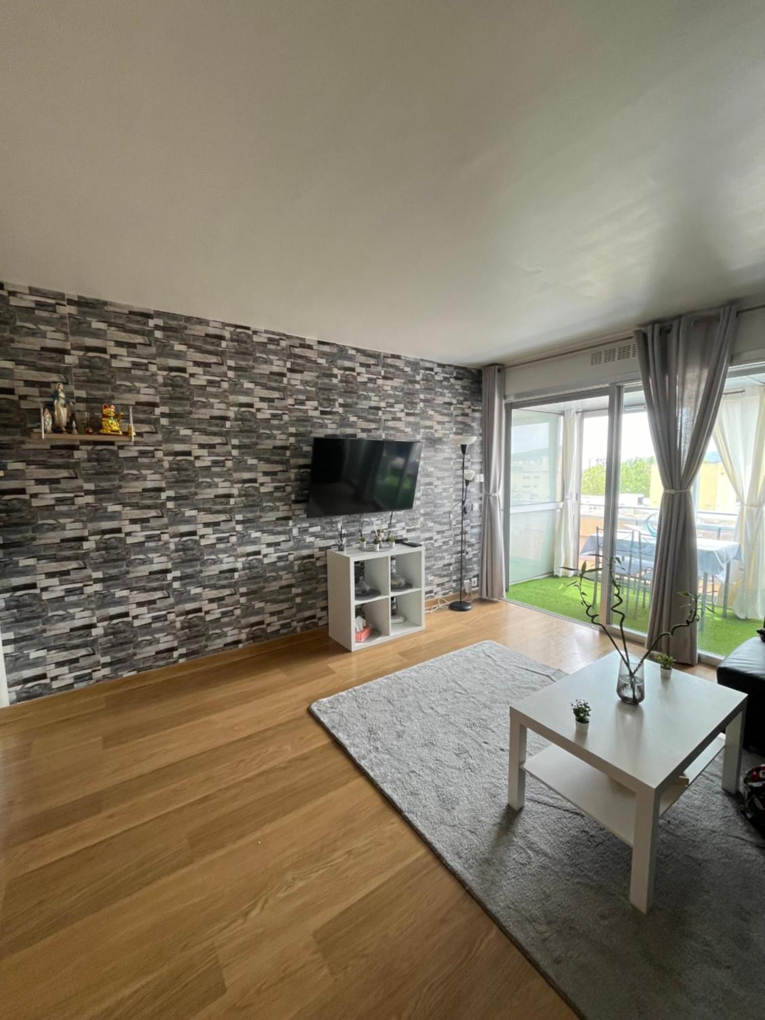 Joli Apartemo O Centro Le Lavandou Bagian luar foto