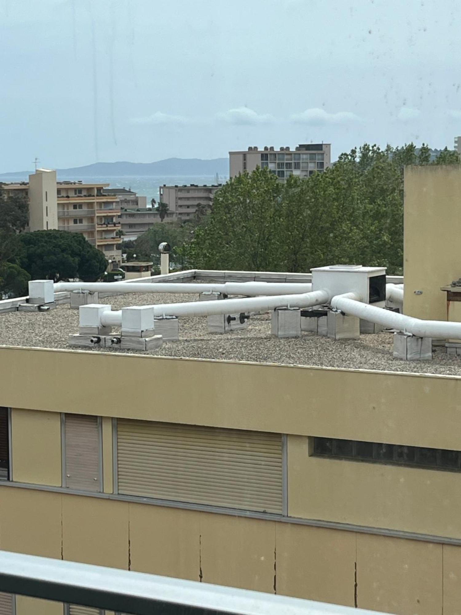 Joli Apartemo O Centro Le Lavandou Bagian luar foto